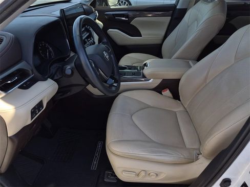 Used 2020 Toyota Highlander Limited image 34