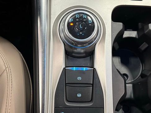 Certified 2022 Ford Explorer XLT w/ Equipment Group 202A image 33