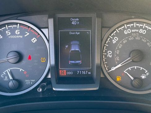 Used 2019 Toyota Tacoma TRD Off-Road AWD/4WD image 30