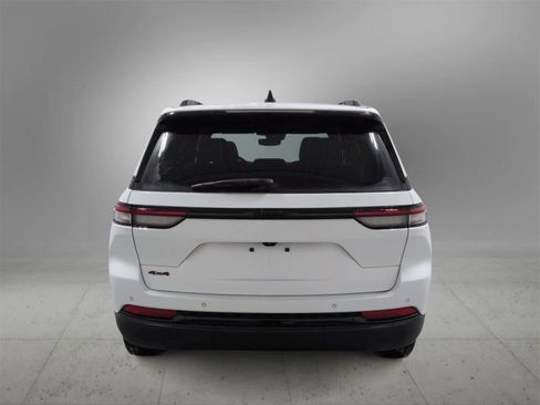 Certified 2023 Jeep Grand Cherokee Altitude image 7