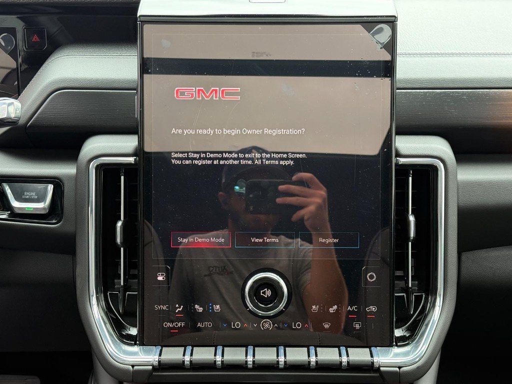 New 2026 GMC Yukon Denali w/ Sun & Power Step Package AWD/4WD image 9
