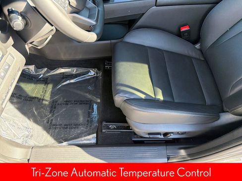 Certified 2025 Nissan Rogue SL w/ Tech Package image 18