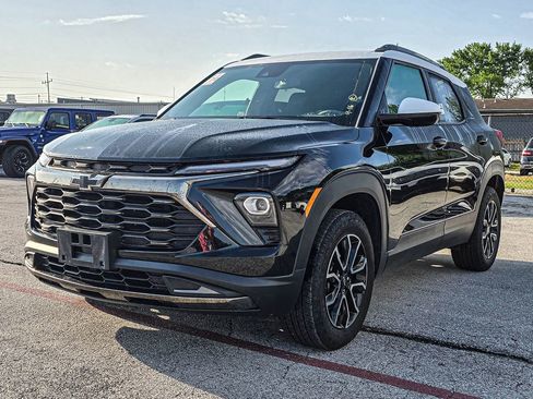 Used 2025 Chevrolet TrailBlazer ACTIV w/ Driver Confidence Package image 3