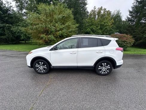 Used 2016 Toyota RAV4 LE AWD/4WD image 6
