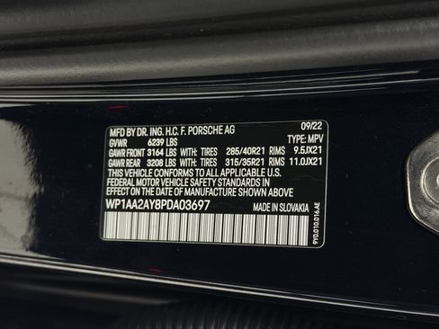 Certified 2023 Porsche Cayenne Platinum Edition image 59