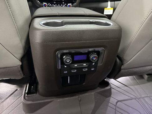 New 2026 Chevrolet Suburban Z71 w/ Z71 Off-Road Package AWD/4WD image 22