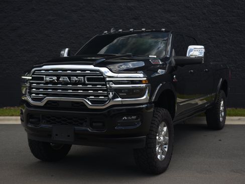 Used 2025 RAM 2500 Limited AWD/4WD image 43