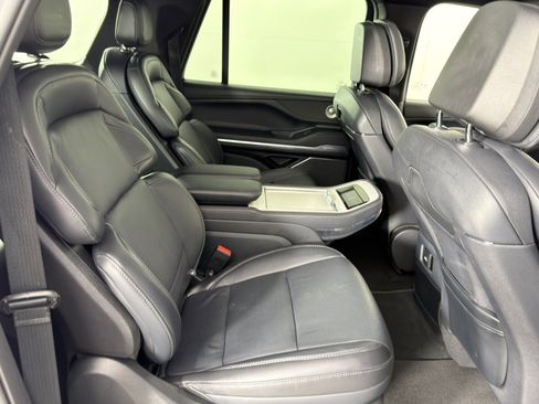 Used 2025 Lincoln Navigator L Reserve w/ Jet Appearance Package AWD/4WD image 9