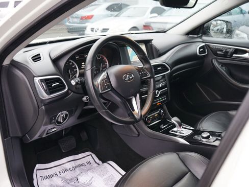 Used 2018 INFINITI QX30 Premium w/ Technology Package image 12