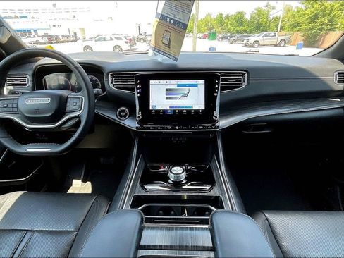 Used 2024 Jeep Wagoneer L Series II RWD image 14
