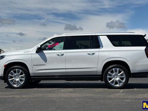 Used 2021 Chevrolet Suburban High Country w/ Premium Package AWD/4WD image 7