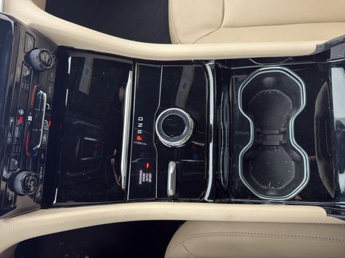 Used 2023 Jeep Grand Cherokee Limited image 22