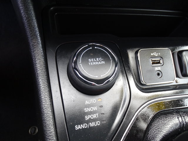 Used 2019 Jeep Cherokee Limited AWD/4WD image 13
