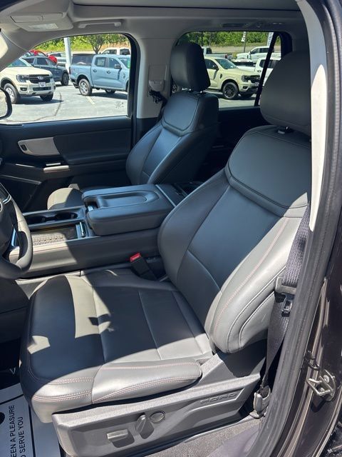 Used 2025 Ford Expedition Active AWD/4WD image 20