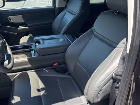 Used 2025 Ford Expedition Active AWD/4WD image 20