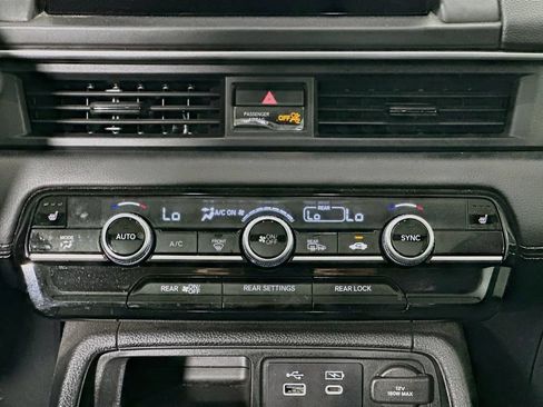 Certified 2025 Honda Pilot Touring image 14