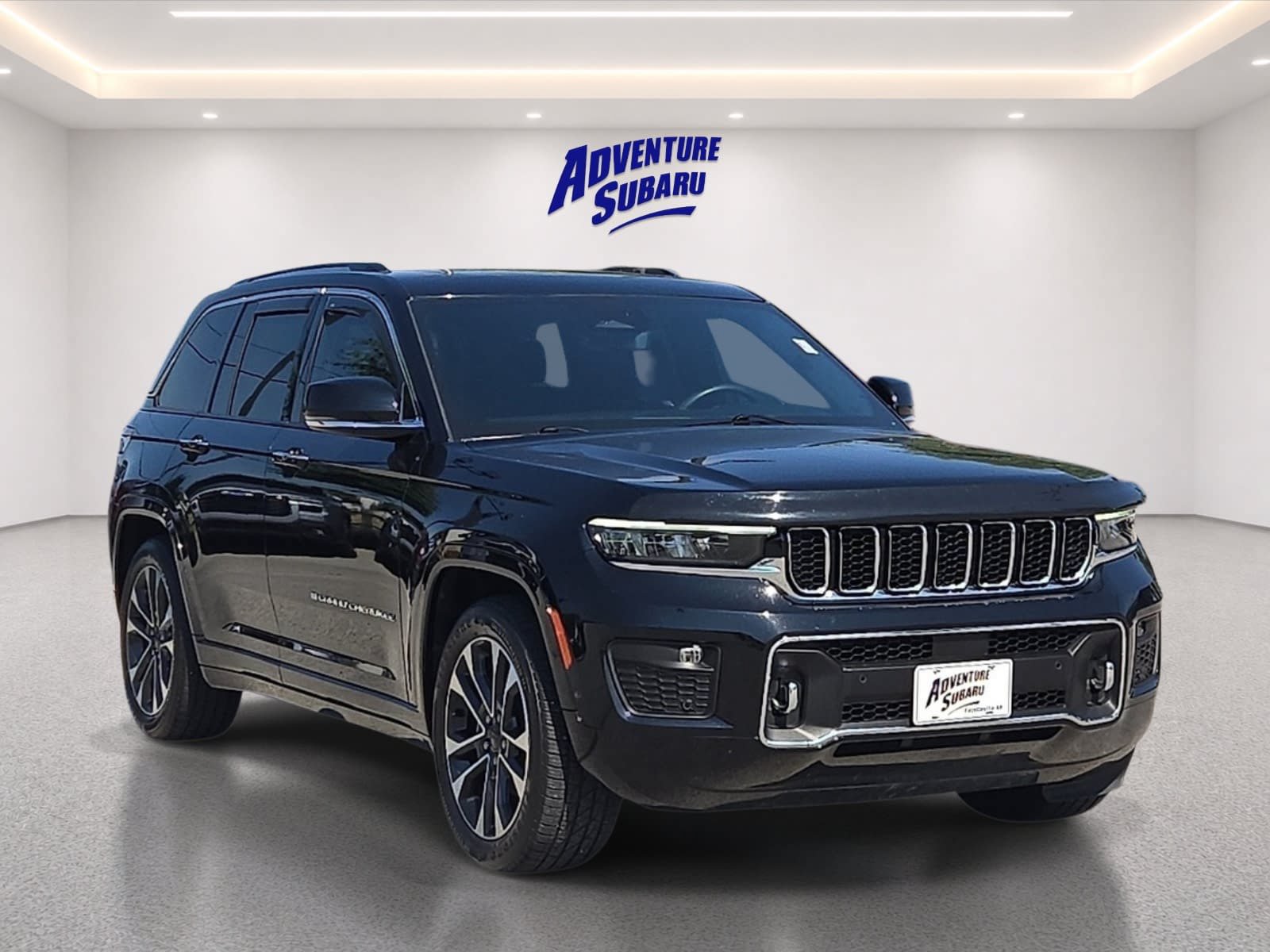 Used 2023 Jeep Grand Cherokee Overland w/ Luxury Tech Group IV AWD/4WD image 1