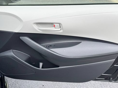 Used 2025 Toyota Corolla LE w/ Convenience Package FWD image 27