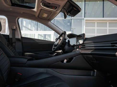 New 2026 Hyundai Elantra Limited FWD image 9