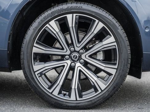 Used 2023 Volvo XC60 B5 Ultimate w/ Climate Package image 17