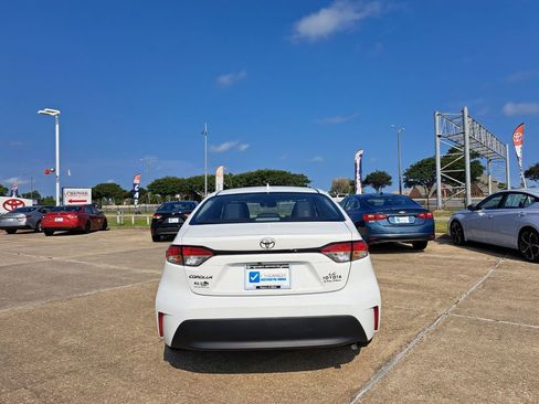 Used 2024 Toyota Corolla LE FWD image 5