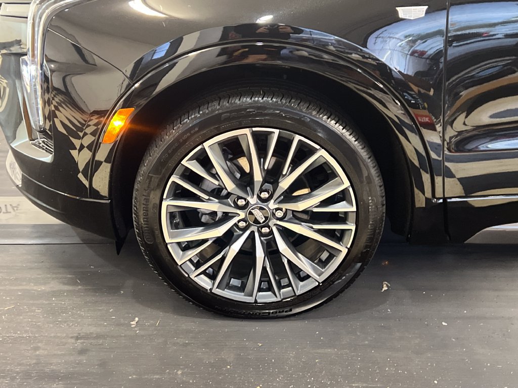 Used 2024 Cadillac XT4 Sport AWD/4WD image 5