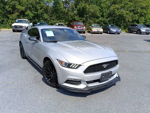 Used 2016 Ford Mustang Coupe RWD image 1