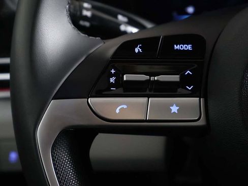 Certified 2025 Hyundai Elantra Limited image 41