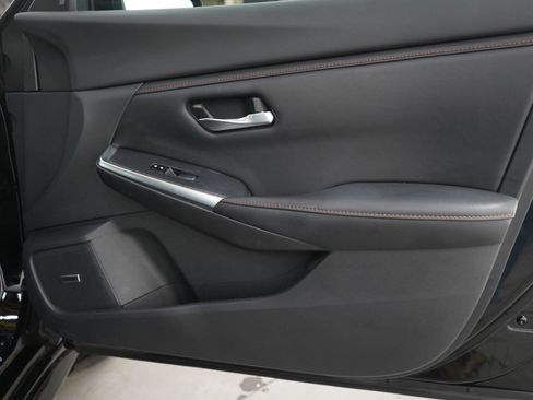 Used 2022 Nissan Sentra SR w/ SR Premium Package image 9