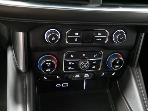 Used 2024 Chevrolet Tahoe LT w/ LT Signature Package AWD/4WD image 23