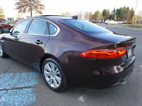 Used 2017 Jaguar XF Premium image 5