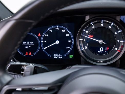 Used 2022 Porsche 911 Carrera image 21