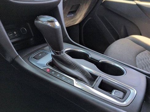 Used 2019 Chevrolet Equinox LT FWD image 18