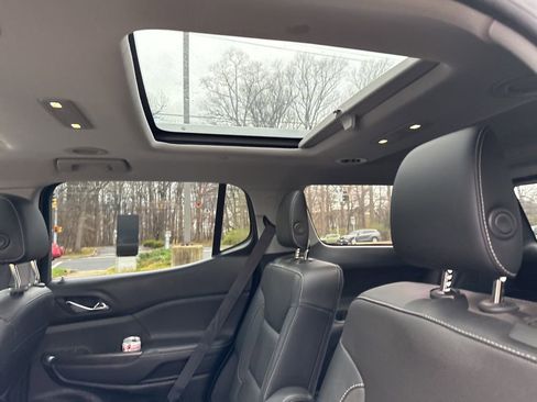 Used 2018 GMC Acadia SLT w/ LPO, Floor Liner Package image 11