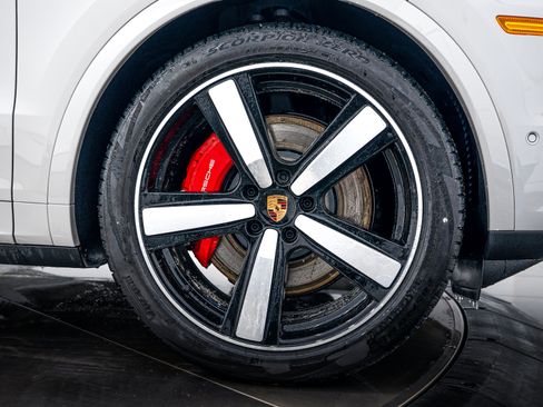 New 2026 Porsche Cayenne S AWD/4WD image 11