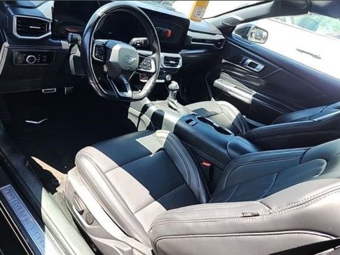Used 2025 Ford Mustang Premium RWD image 5