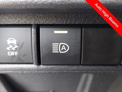 Used 2025 Toyota Sienna XLE FWD image 20