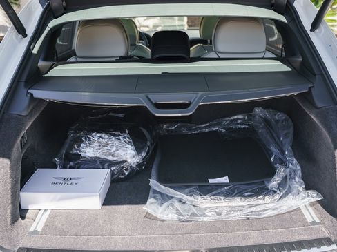 Used 2025 Bentley Bentayga Extended Wheelbase image 21