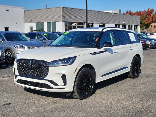Used 2025 Lincoln Aviator Reserve w/ Equipment Group 201A AWD/4WD image 2