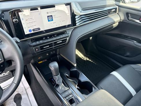 Used 2025 Toyota Camry SE w/ Multimedia Upgrade Package image 17