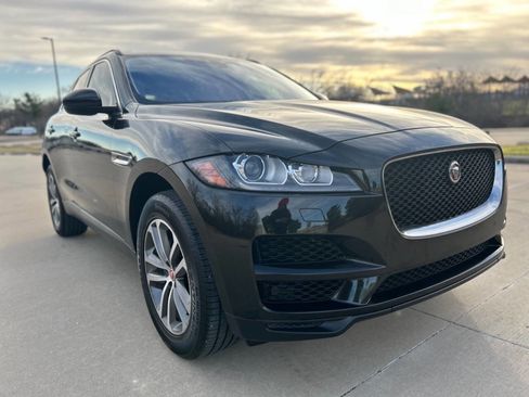 Used 2020 Jaguar F-PACE Premium image 4