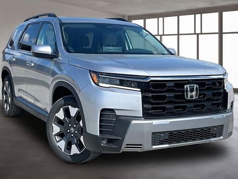 New 2026 Honda Pilot Touring image 2