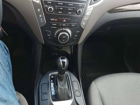 Used 2017 Hyundai Santa Fe SE AWD/4WD image 26