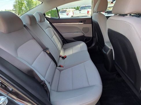 Used 2020 Hyundai Elantra SE FWD image 15
