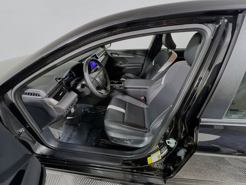 Used 2025 Toyota Camry SE image 15