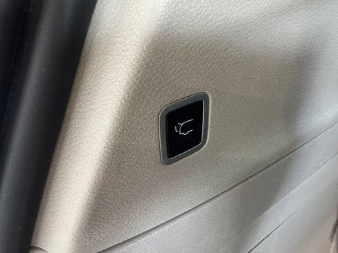 Used 2024 Chrysler Pacifica Limited FWD image 43