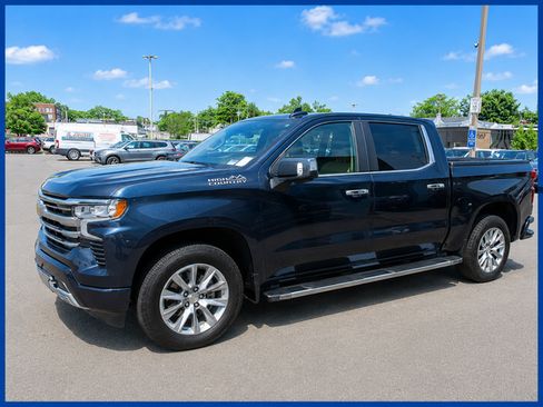Used 2019 Chevrolet Silverado 1500 High Country w/ Safety Package II AWD/4WD image 1