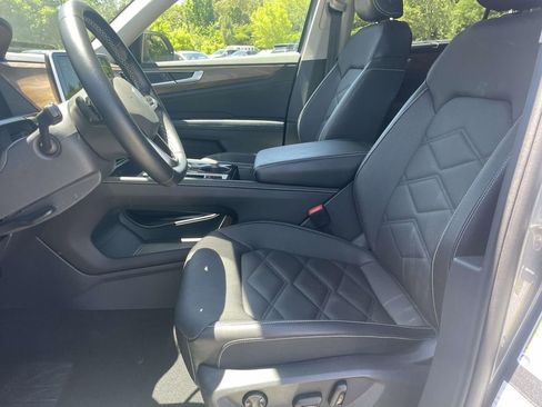 Certified 2025 Volkswagen Atlas SE FWD image 14