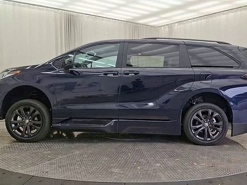 Used 2025 Toyota Sienna XSE image 5