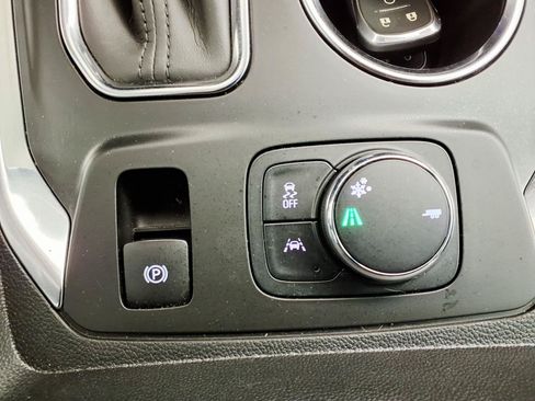 Used 2021 Chevrolet Traverse RS FWD image 22